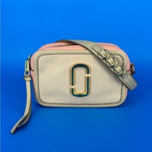 MARC JACOBS The Softshot Crossbody Bag (COA)